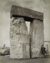 Um, pastor, posar, em, stonehenge, ligado, planície salisbury